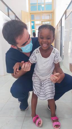 Experiencing the life of a doctor for a month in Africa